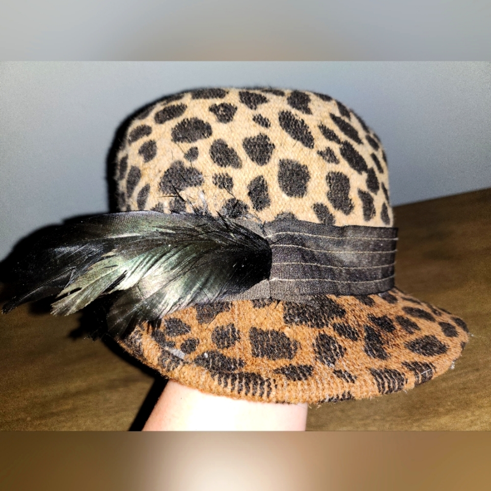 Flexible Leopard Print Fedora Hat with Feather